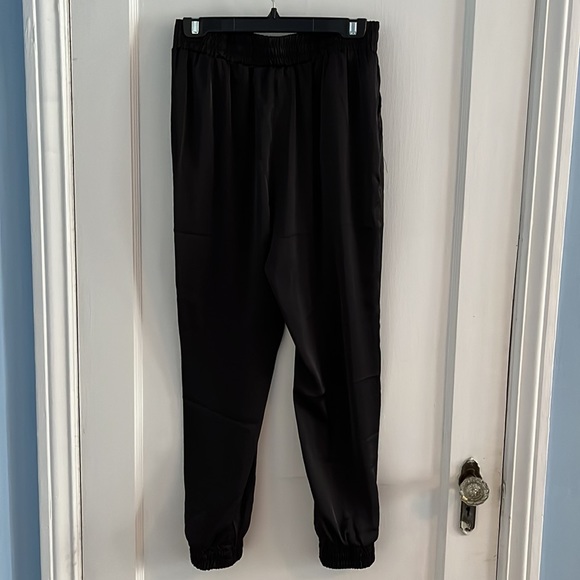 Fun silky joggers - Picture 5 of 8